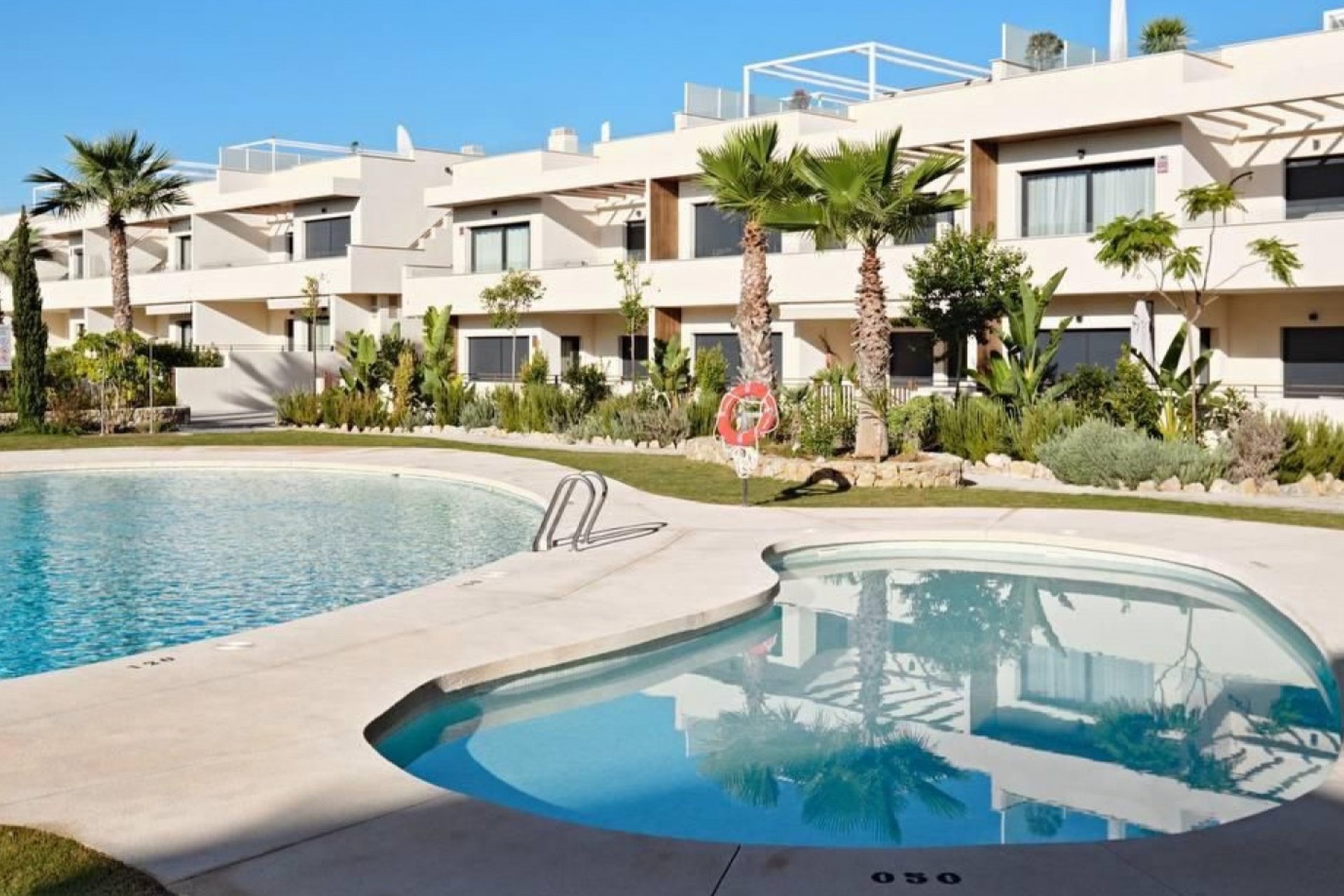 Resale - Apartment - Torrevieja - La Veleta