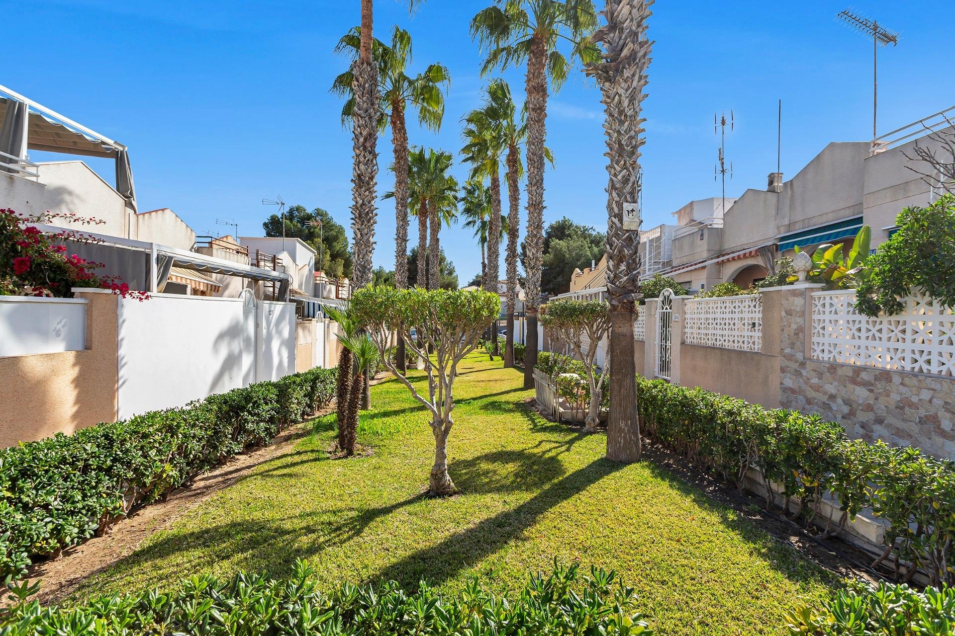 Resale - Apartment - Torrevieja - Lago jardin