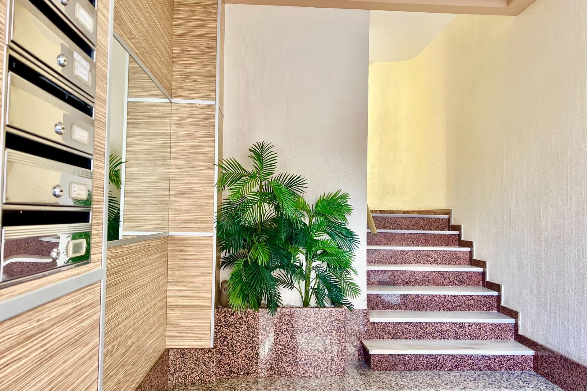 Resale - Apartment - Torrevieja - Las Piscinas Naturales