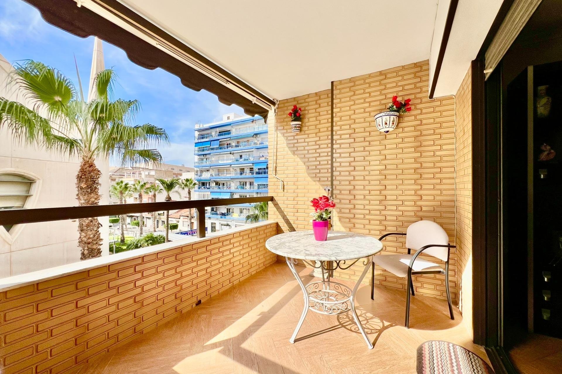 Resale - Apartment - Torrevieja - Las Piscinas Naturales