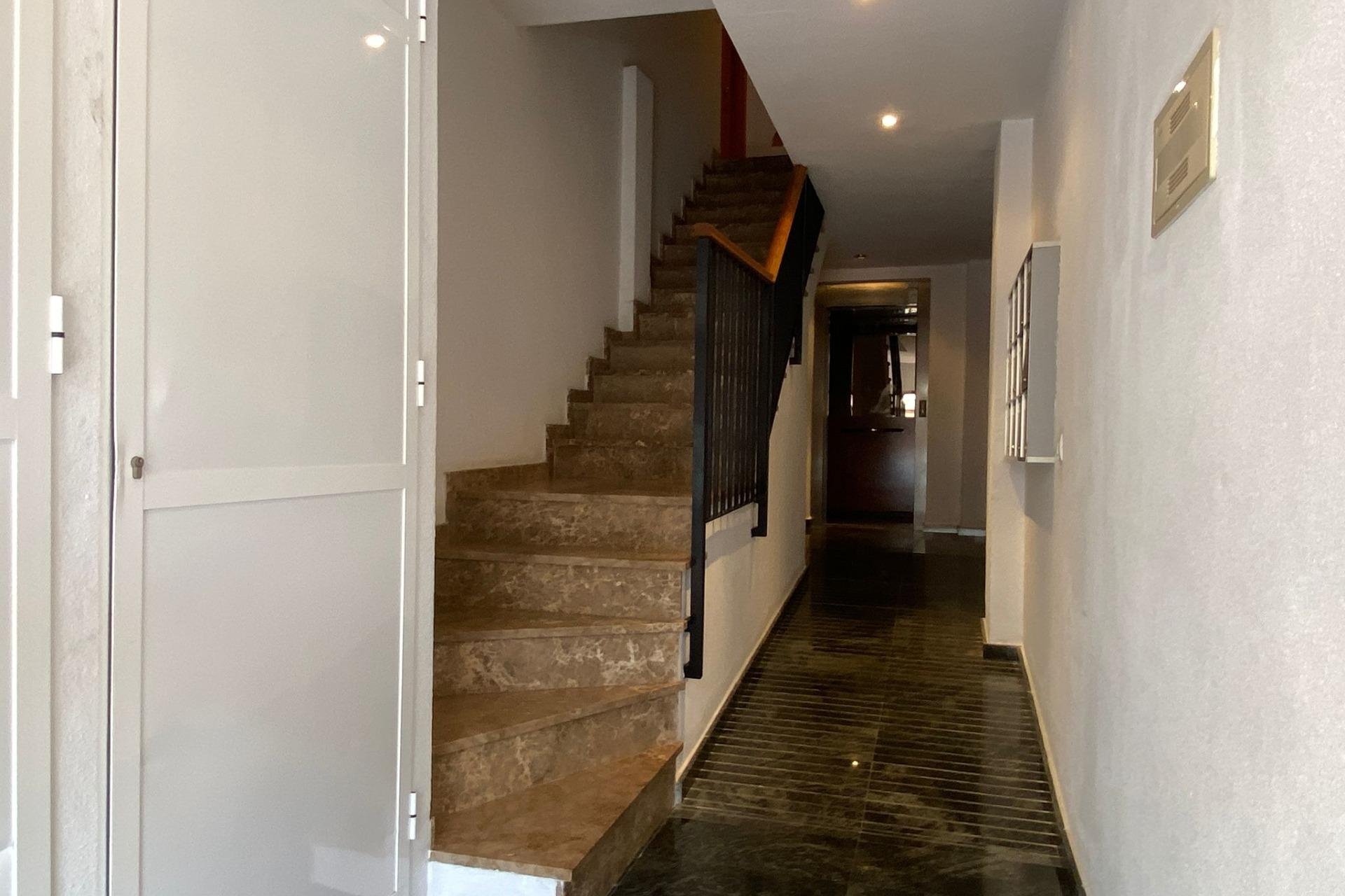 Resale - Apartment - Torrevieja - Paseo maritimo