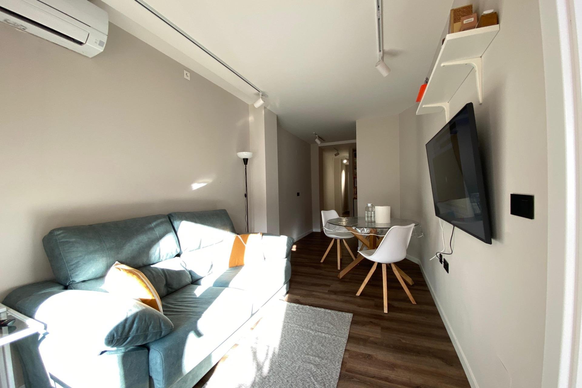 Resale - Apartment - Torrevieja - Paseo maritimo