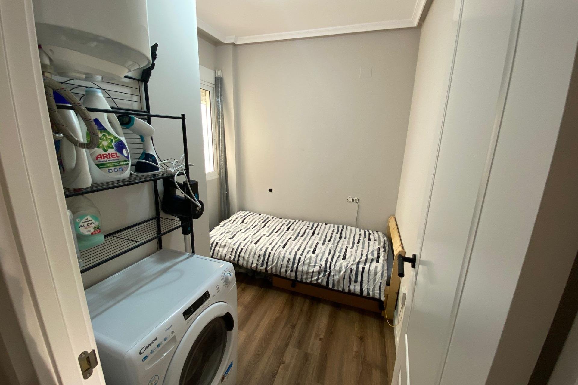 Resale - Apartment - Torrevieja - Paseo maritimo