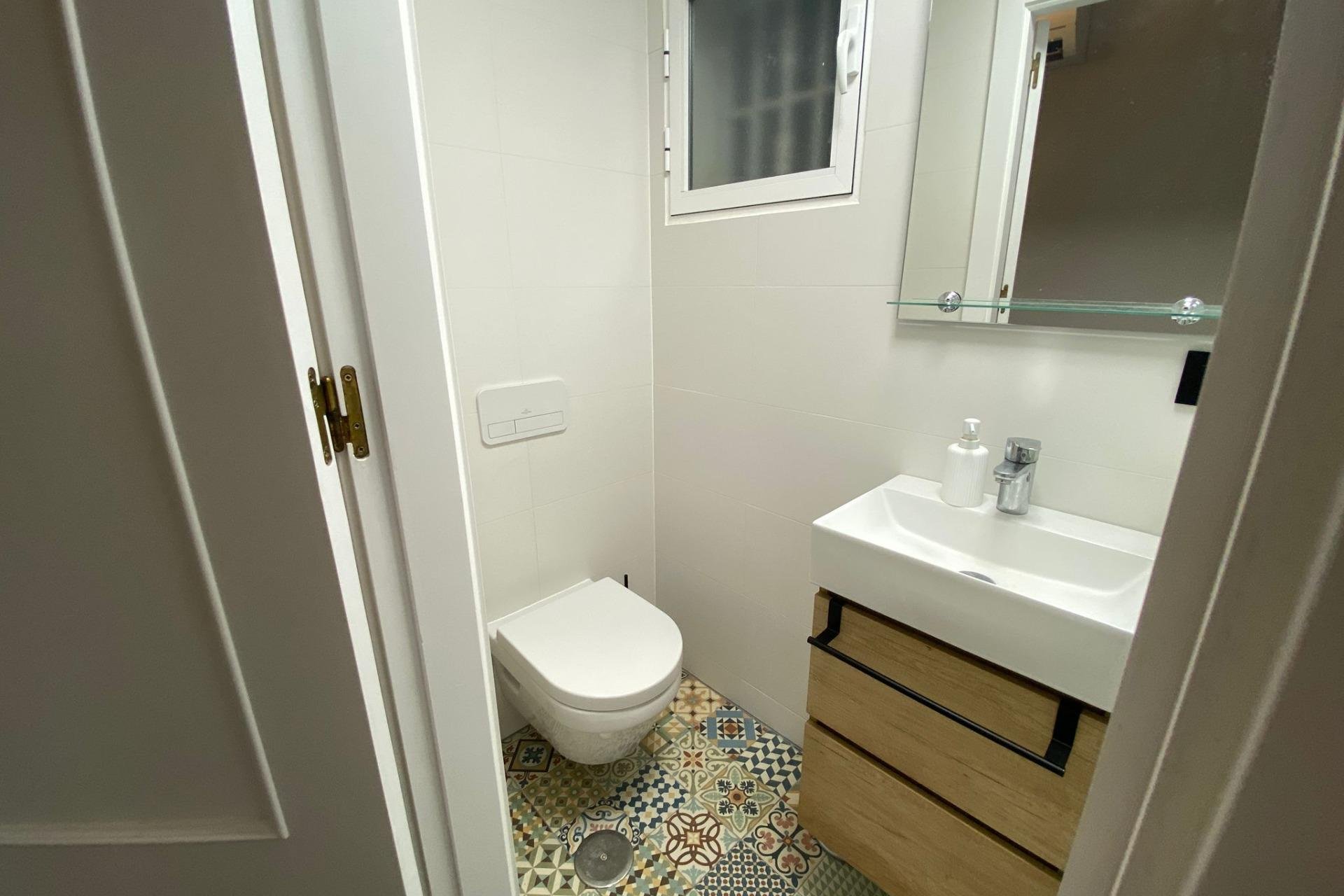 Resale - Apartment - Torrevieja - Paseo maritimo