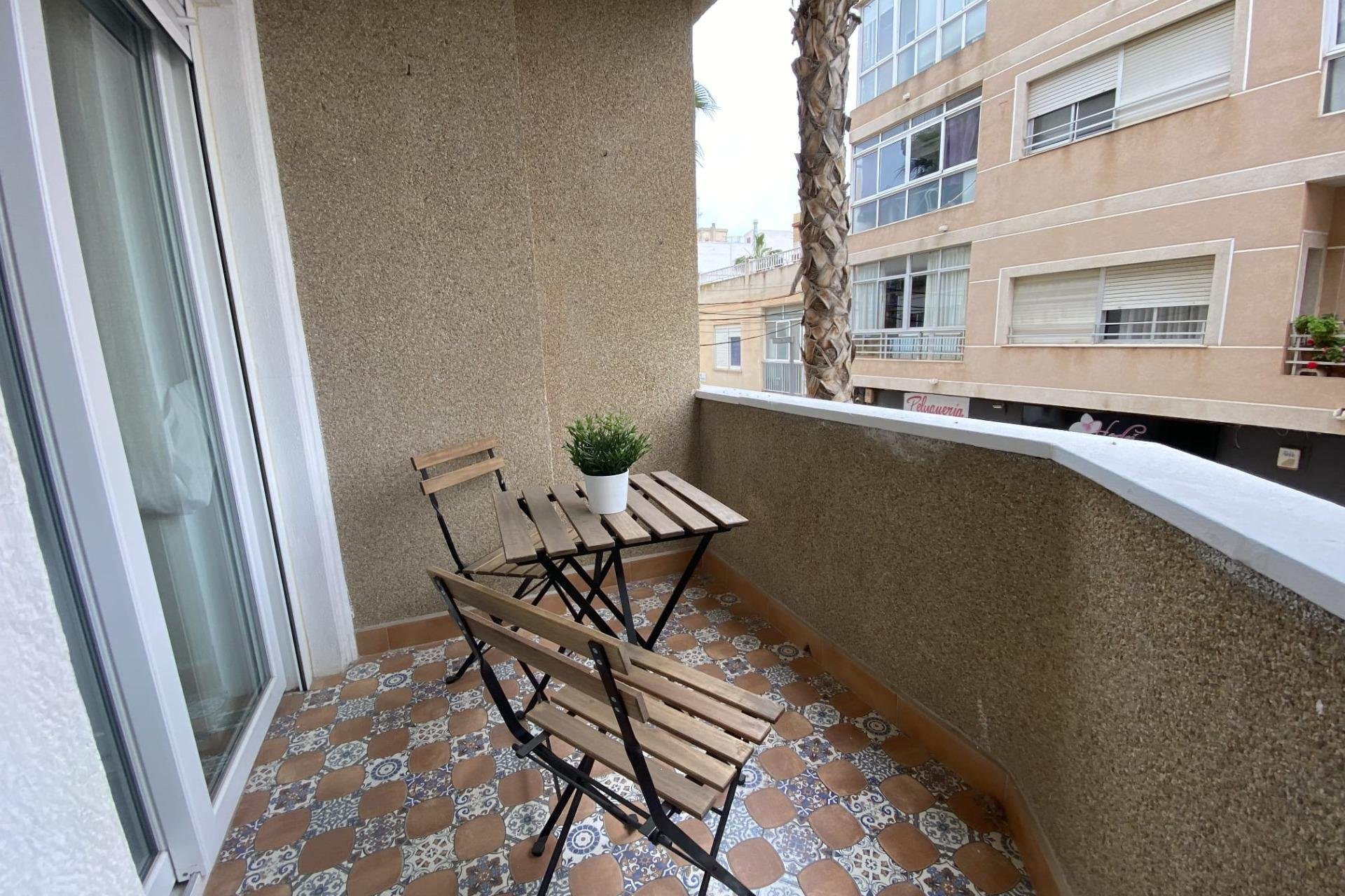 Resale - Apartment - Torrevieja - Paseo maritimo