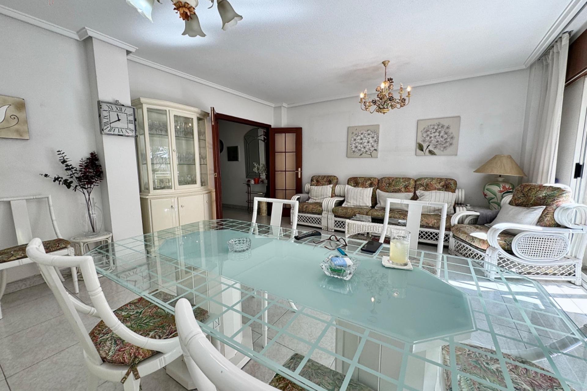 Resale - Apartment - Torrevieja - Paseo maritimo