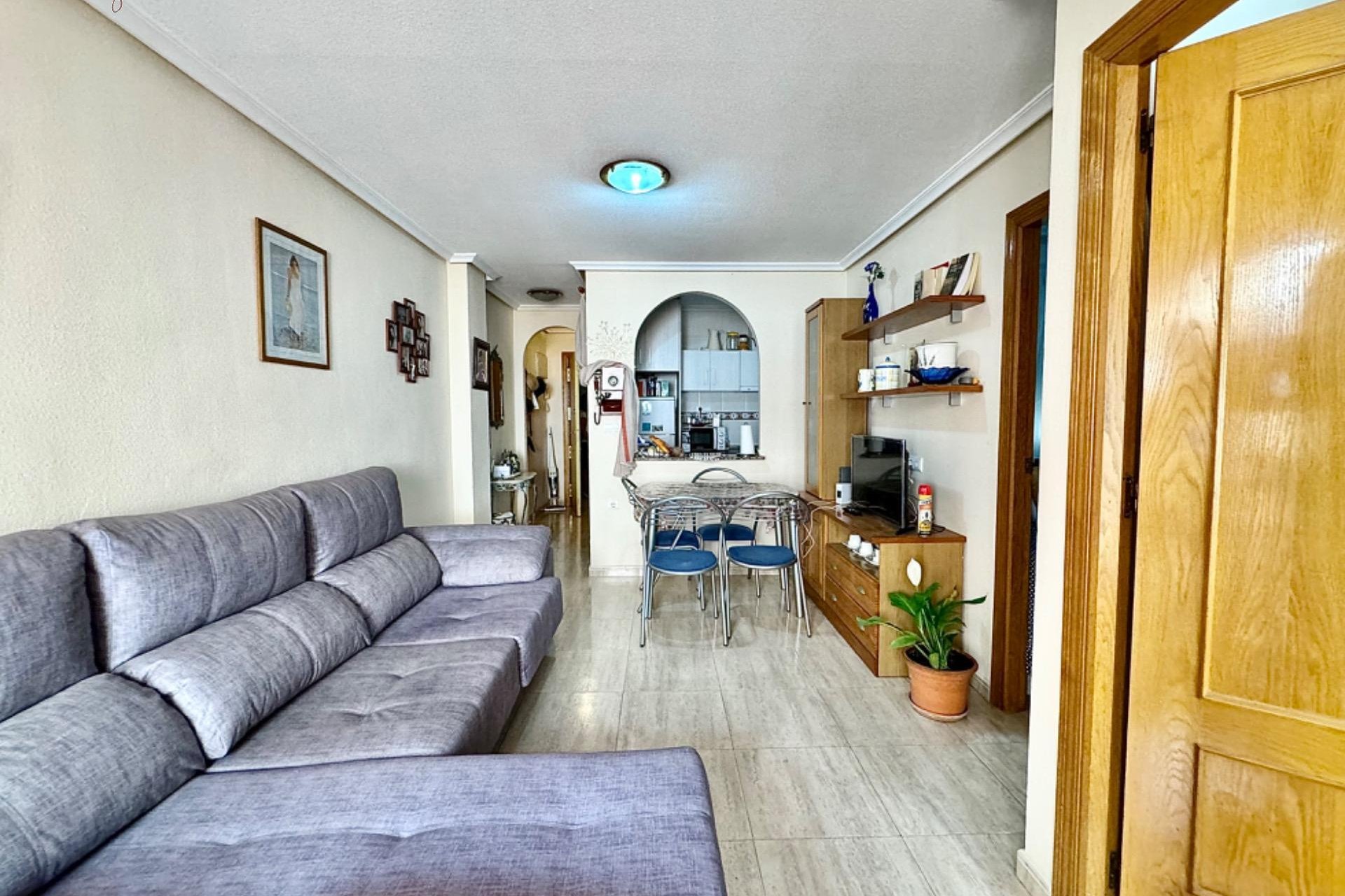 Resale - Apartment - Torrevieja - Paseo maritimo