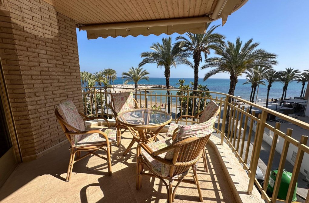 Resale - Apartment - Torrevieja - Paseo maritimo