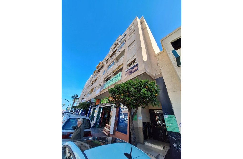 Resale - Apartment - Torrevieja - Playa de los locos
