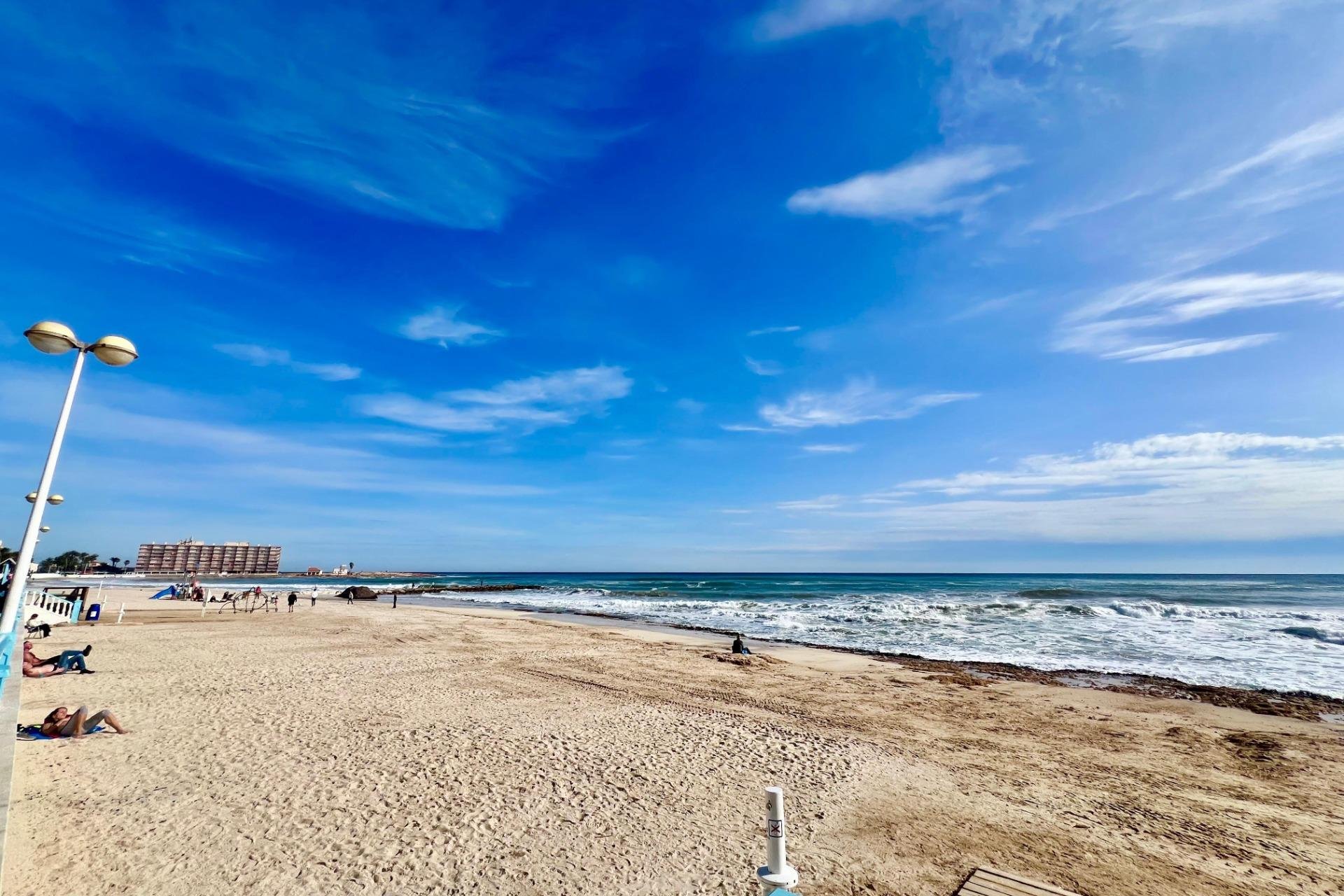 Resale - Apartment - Torrevieja - Playa de los locos