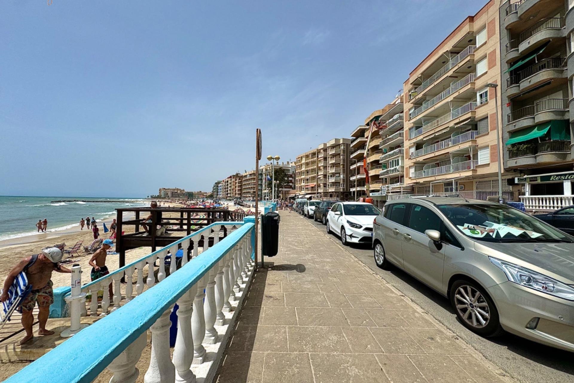 Resale - Apartment - Torrevieja - Playa de los locos