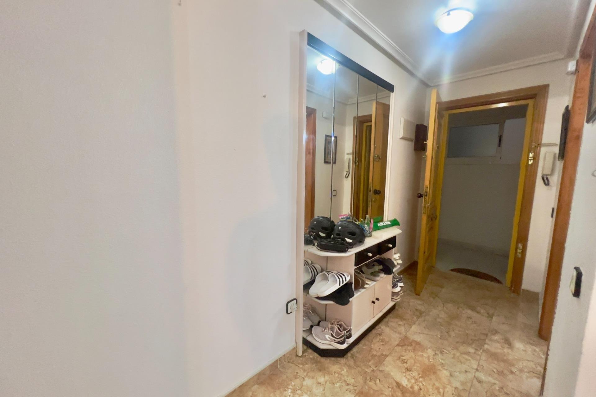 Resale - Apartment - Torrevieja - Playa de los locos