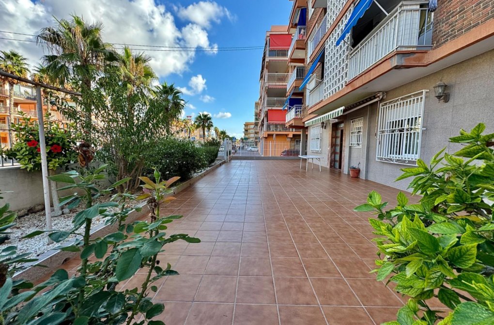 Resale - Apartment - Torrevieja - Playa de los Naufragos