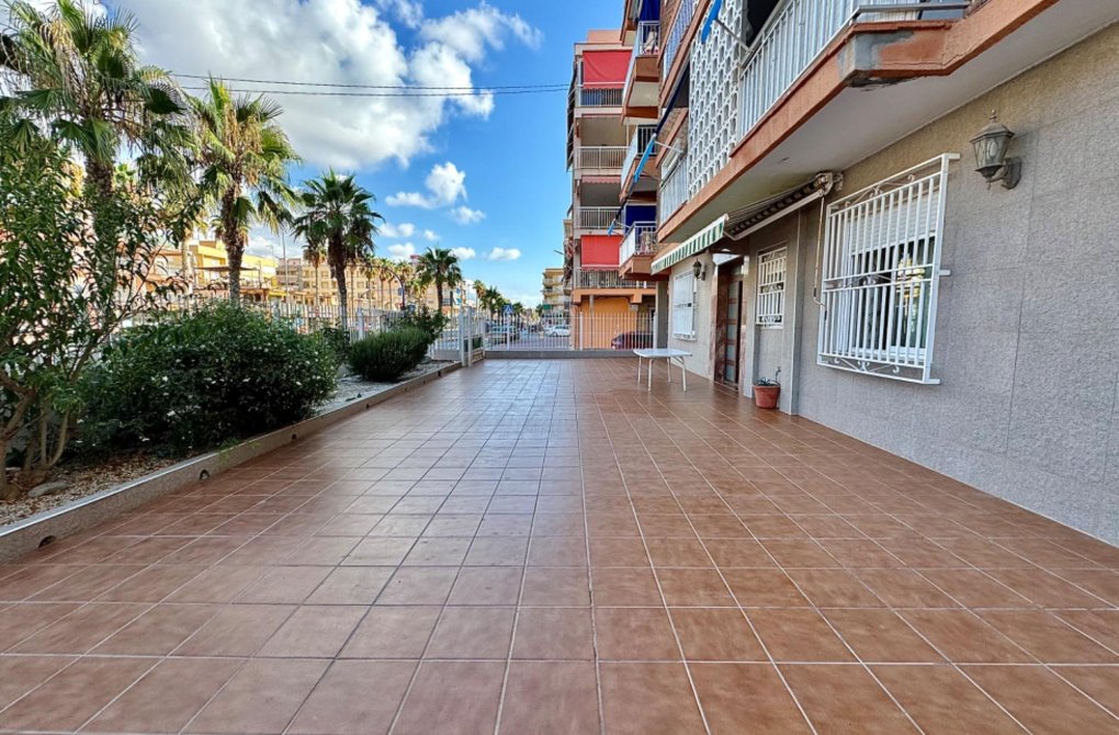 Resale - Apartment - Torrevieja - Playa de los Naufragos