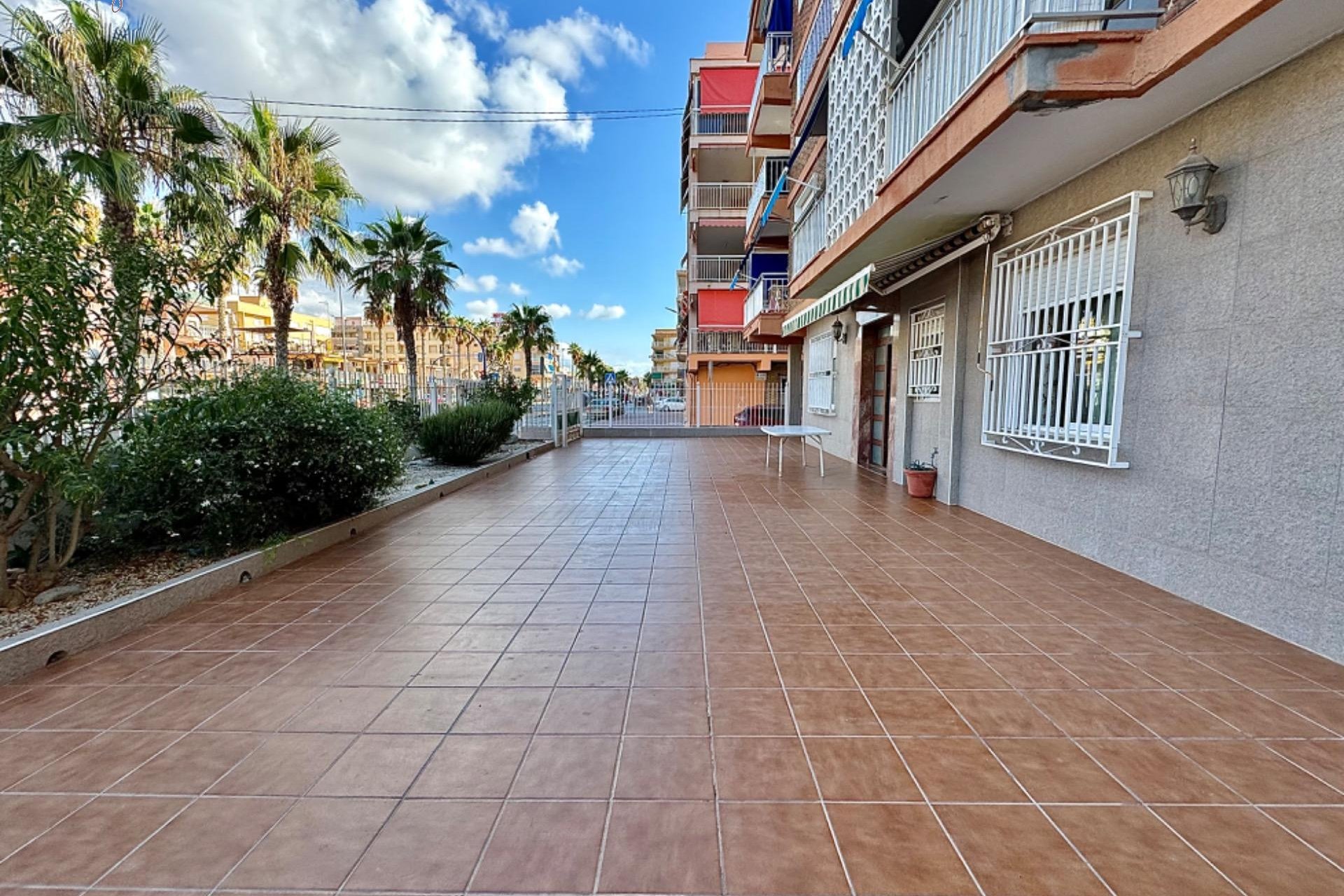 Resale - Apartment - Torrevieja - Playa de los Naufragos