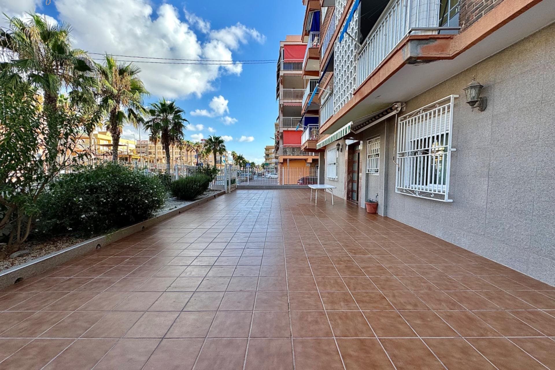 Resale - Apartment - Torrevieja - Playa de los Naufragos