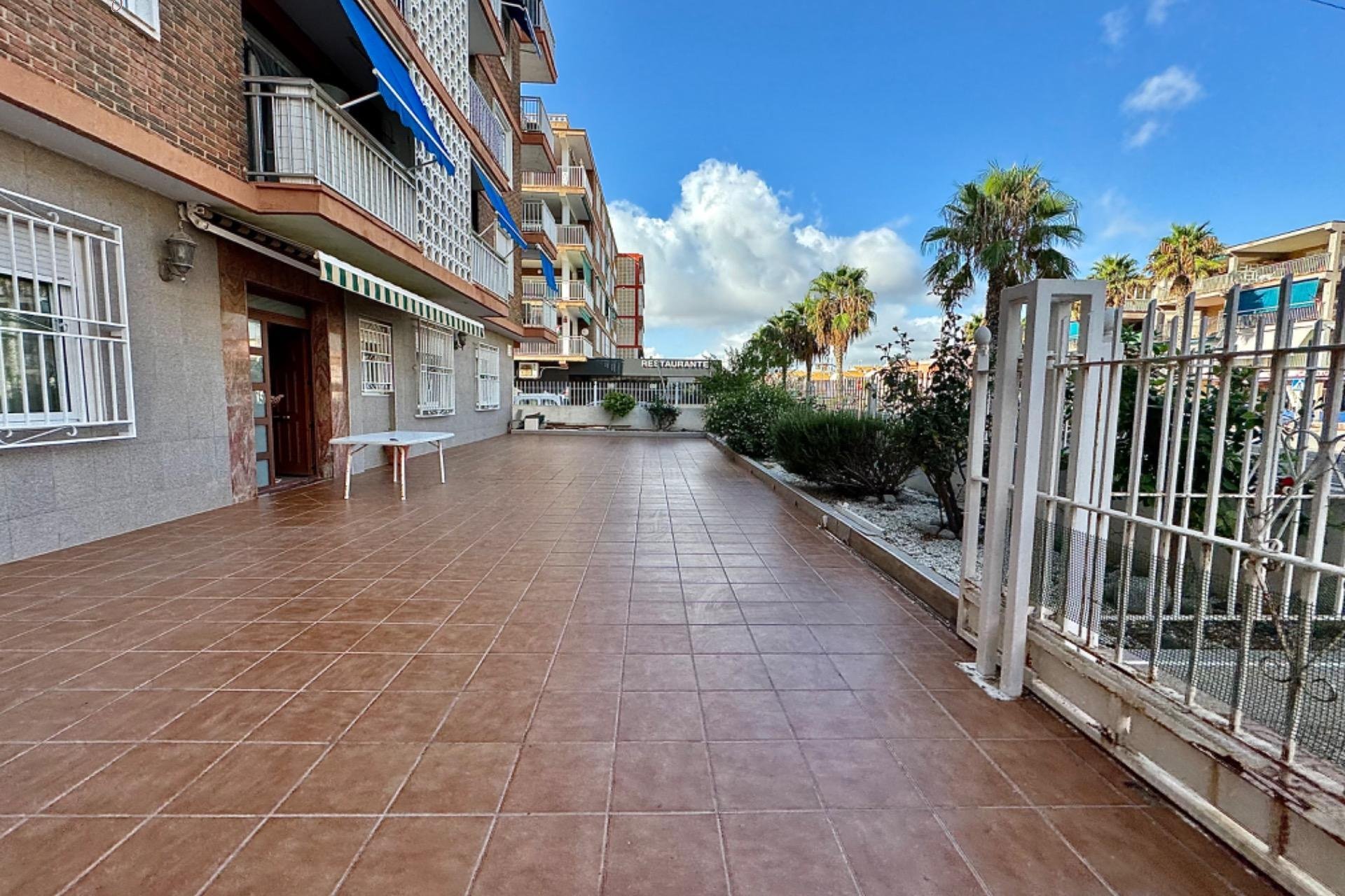 Resale - Apartment - Torrevieja - Playa de los Naufragos