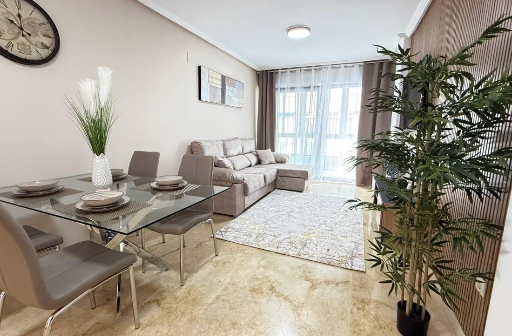 Resale - Apartment - Torrevieja - Playa del cura