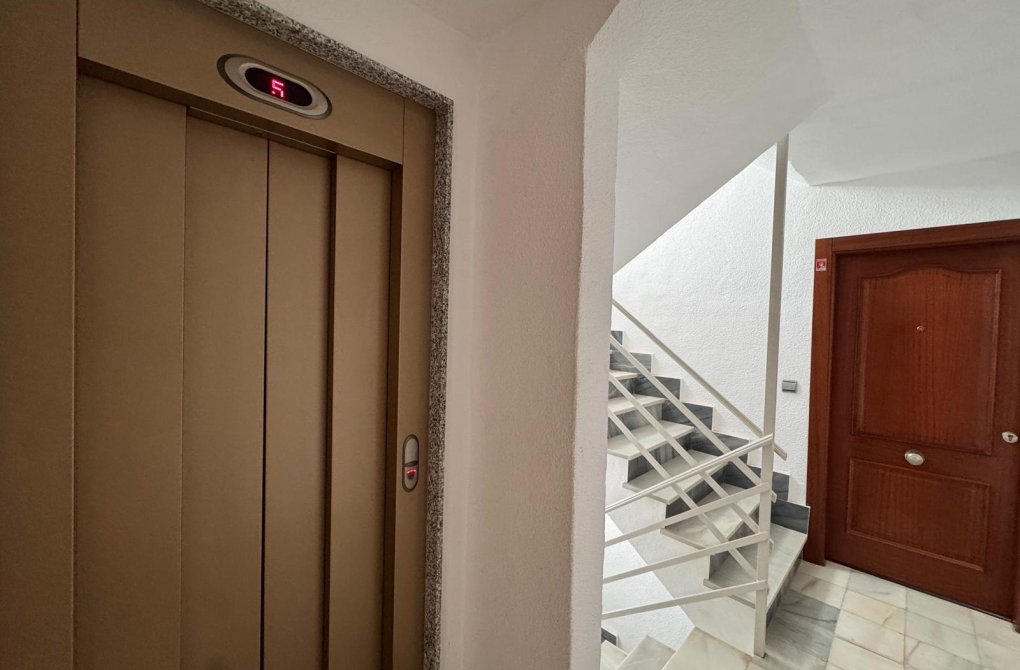 Resale - Apartment - Torrevieja - Playa del cura