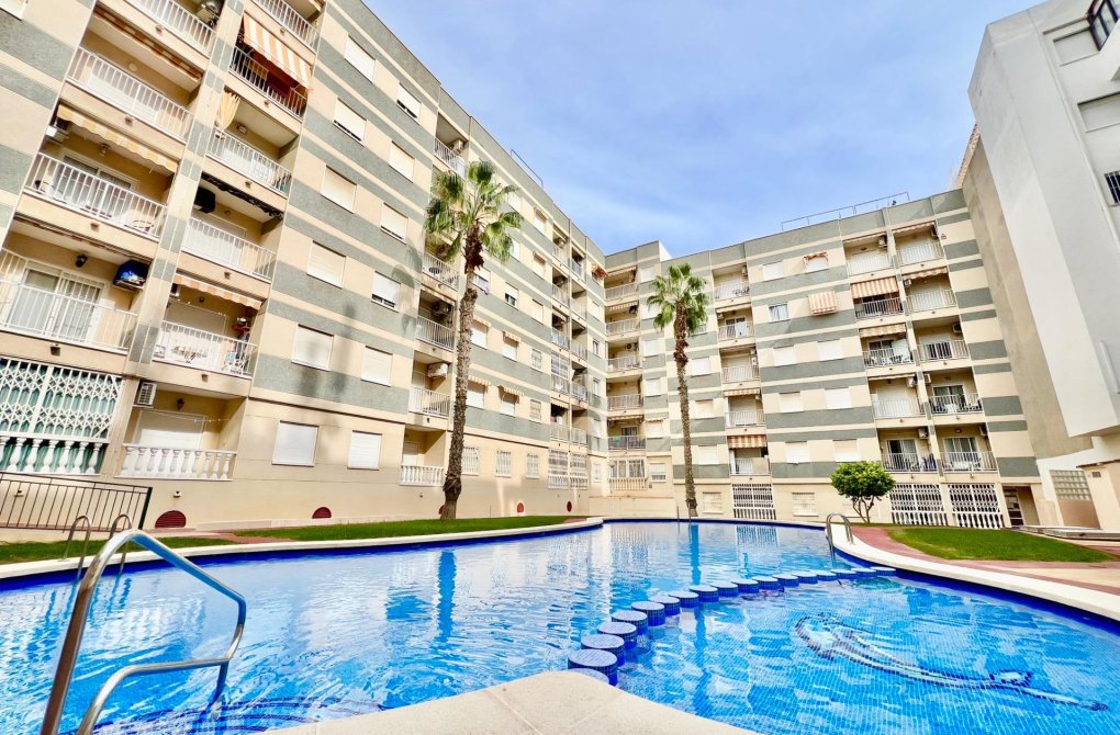 Resale - Apartment - Torrevieja - Playa del cura