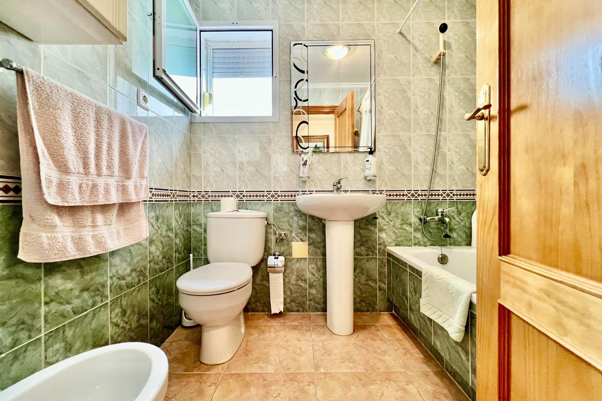 Resale - Apartment - Torrevieja - Playa del cura