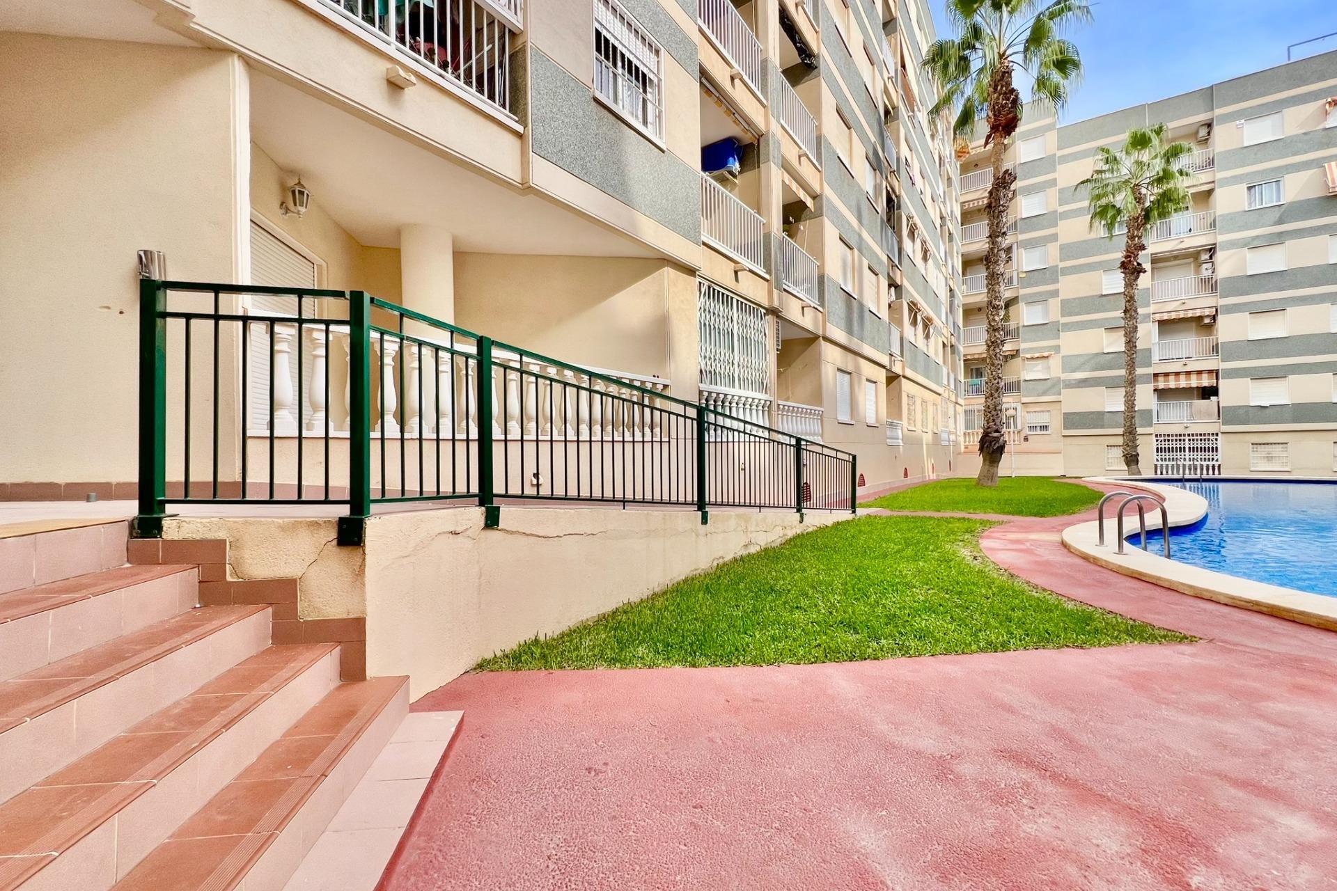 Resale - Apartment - Torrevieja - Playa del cura