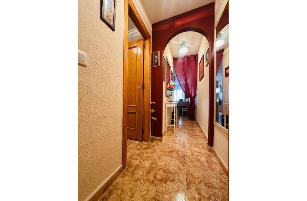 Resale - Apartment - Torrevieja - Playa del cura
