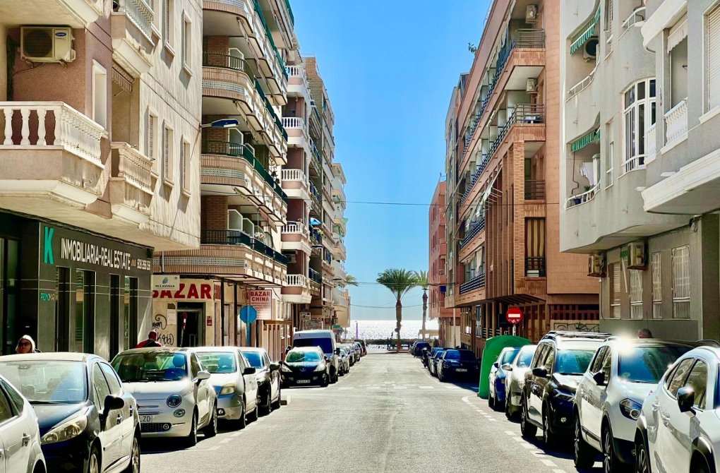 Resale - Apartment - Torrevieja - Playa del cura
