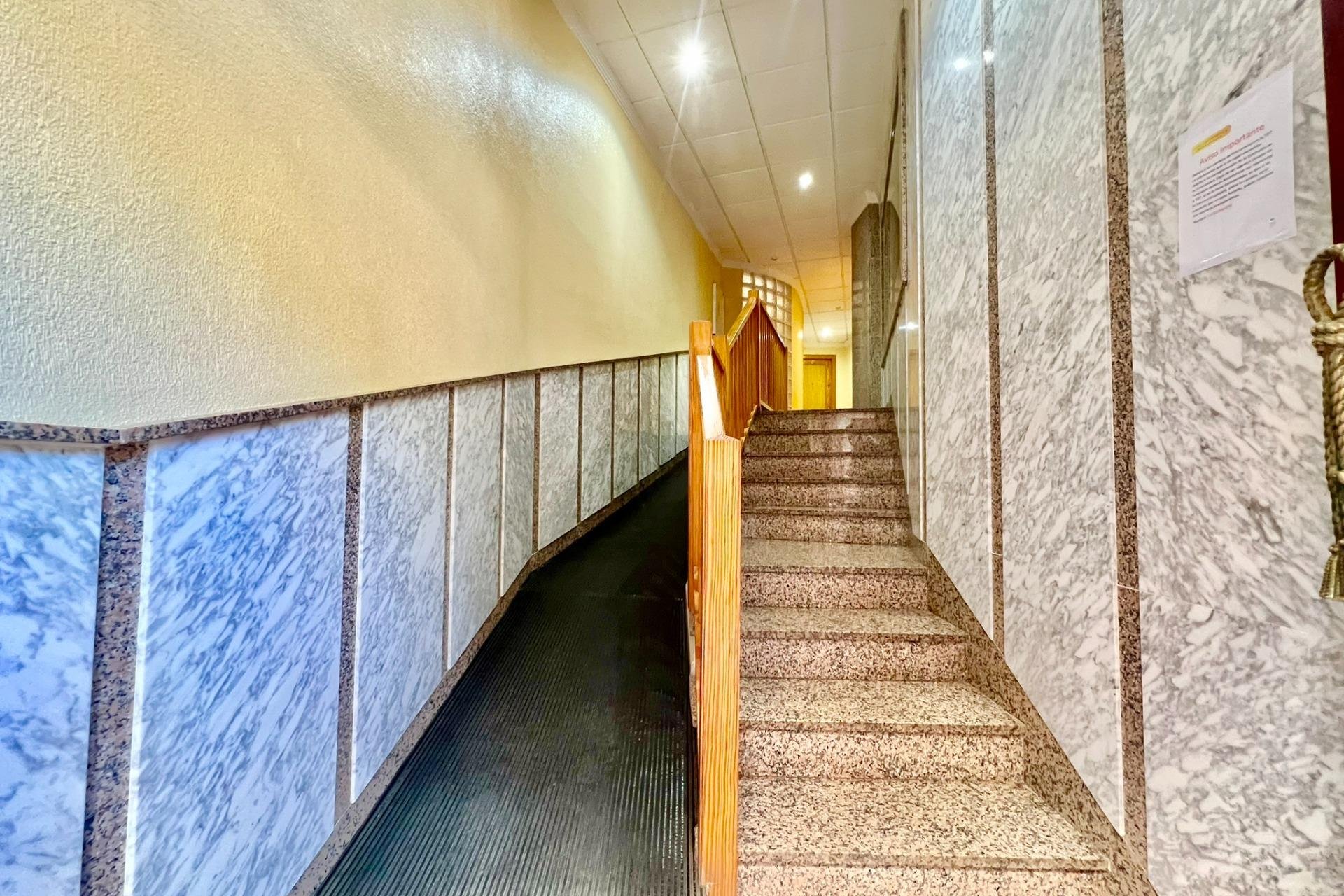 Resale - Apartment - Torrevieja - Playa del cura