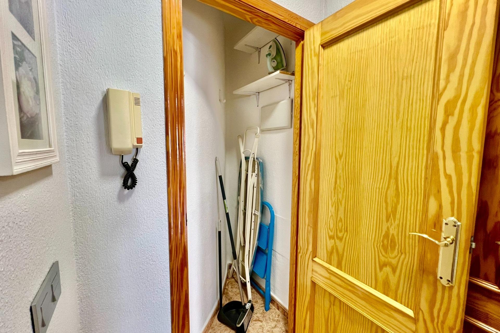 Resale - Apartment - Torrevieja - Playa del cura