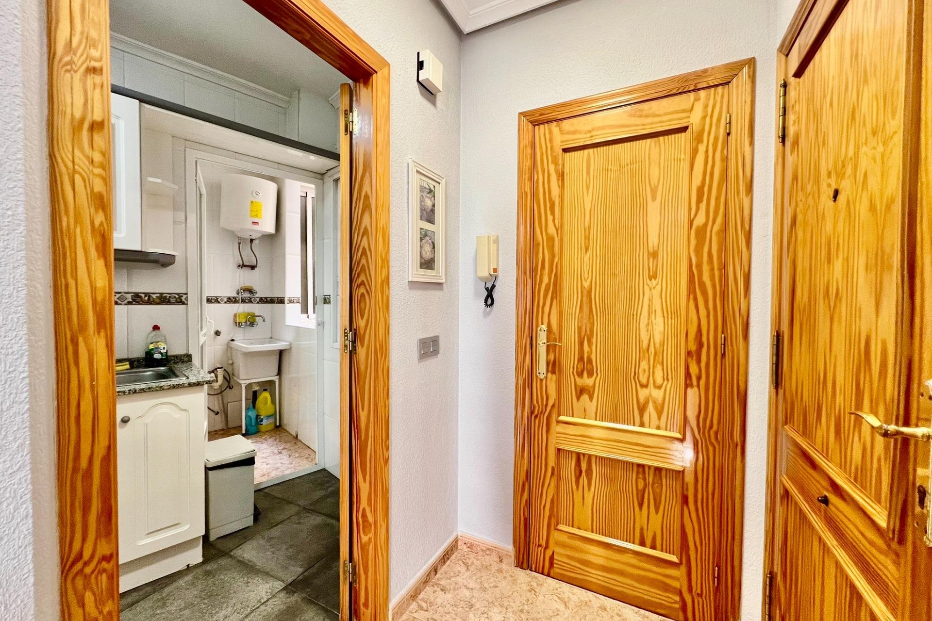 Resale - Apartment - Torrevieja - Playa del cura