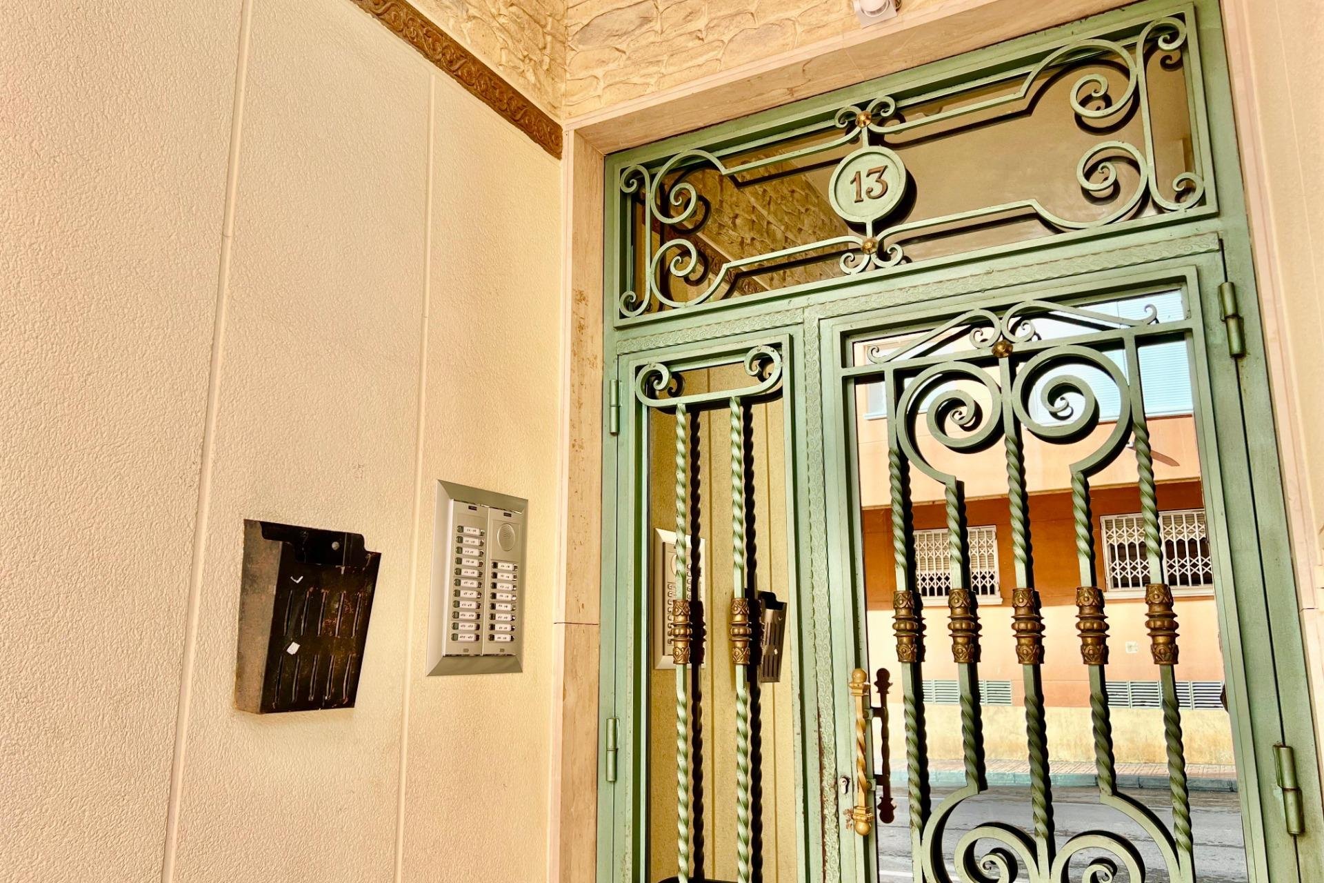 Resale - Apartment - Torrevieja - Playa del cura