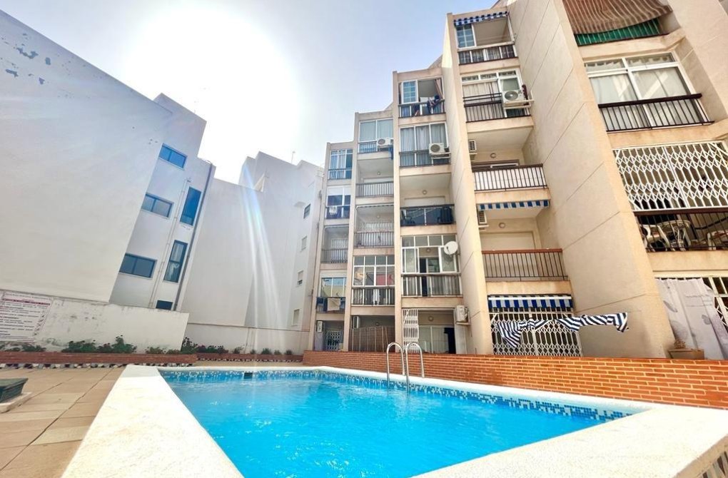 Resale - Apartment - Torrevieja - Playa del cura
