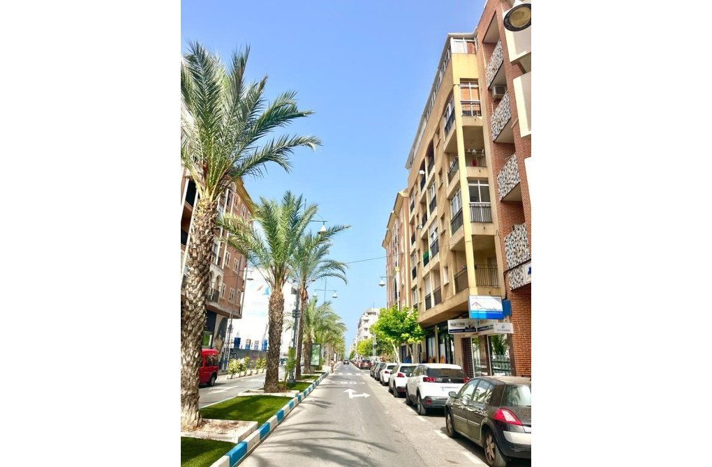 Resale - Apartment - Torrevieja - Playa del cura