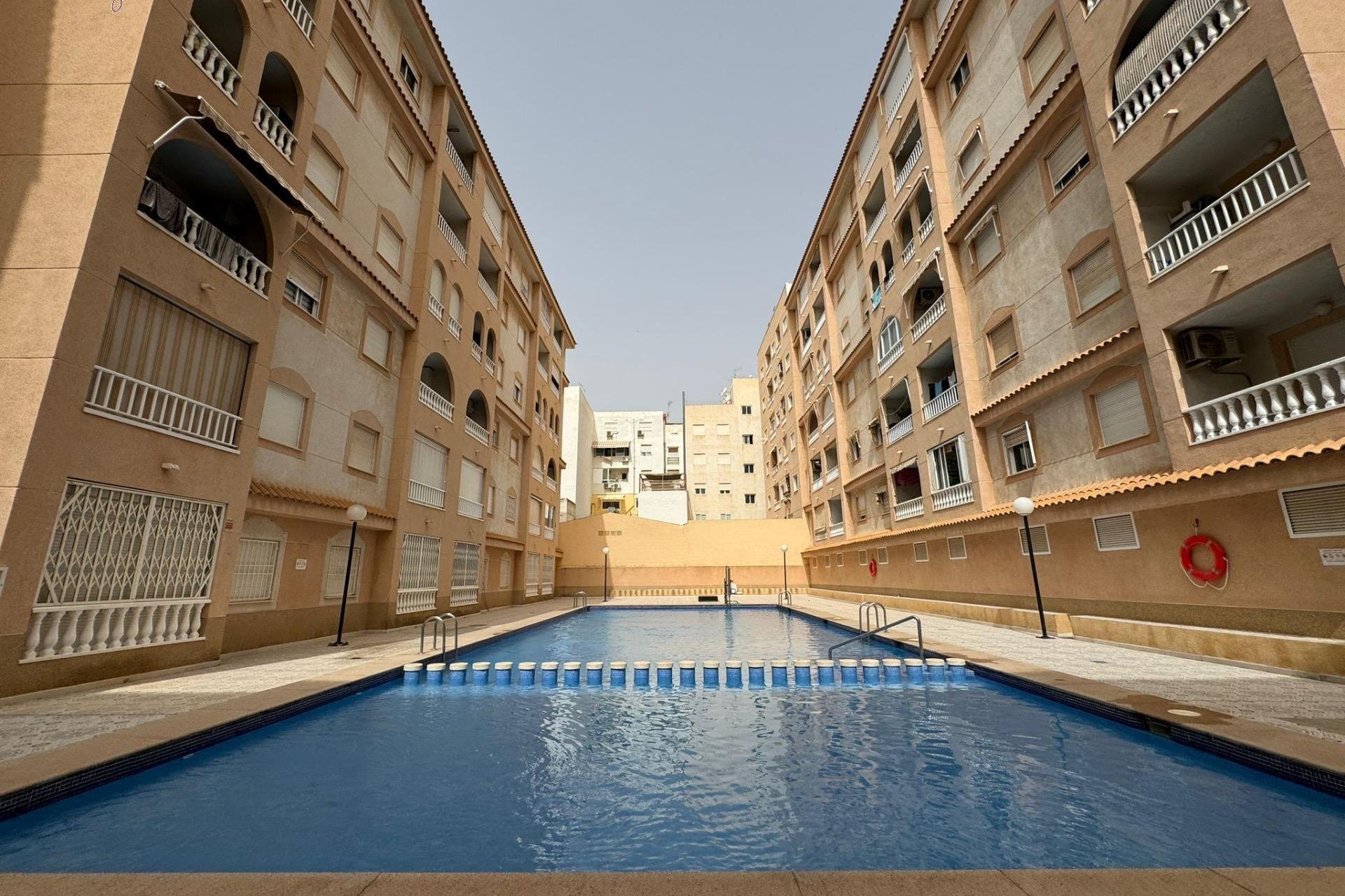 Resale - Apartment - Torrevieja - Playa del cura