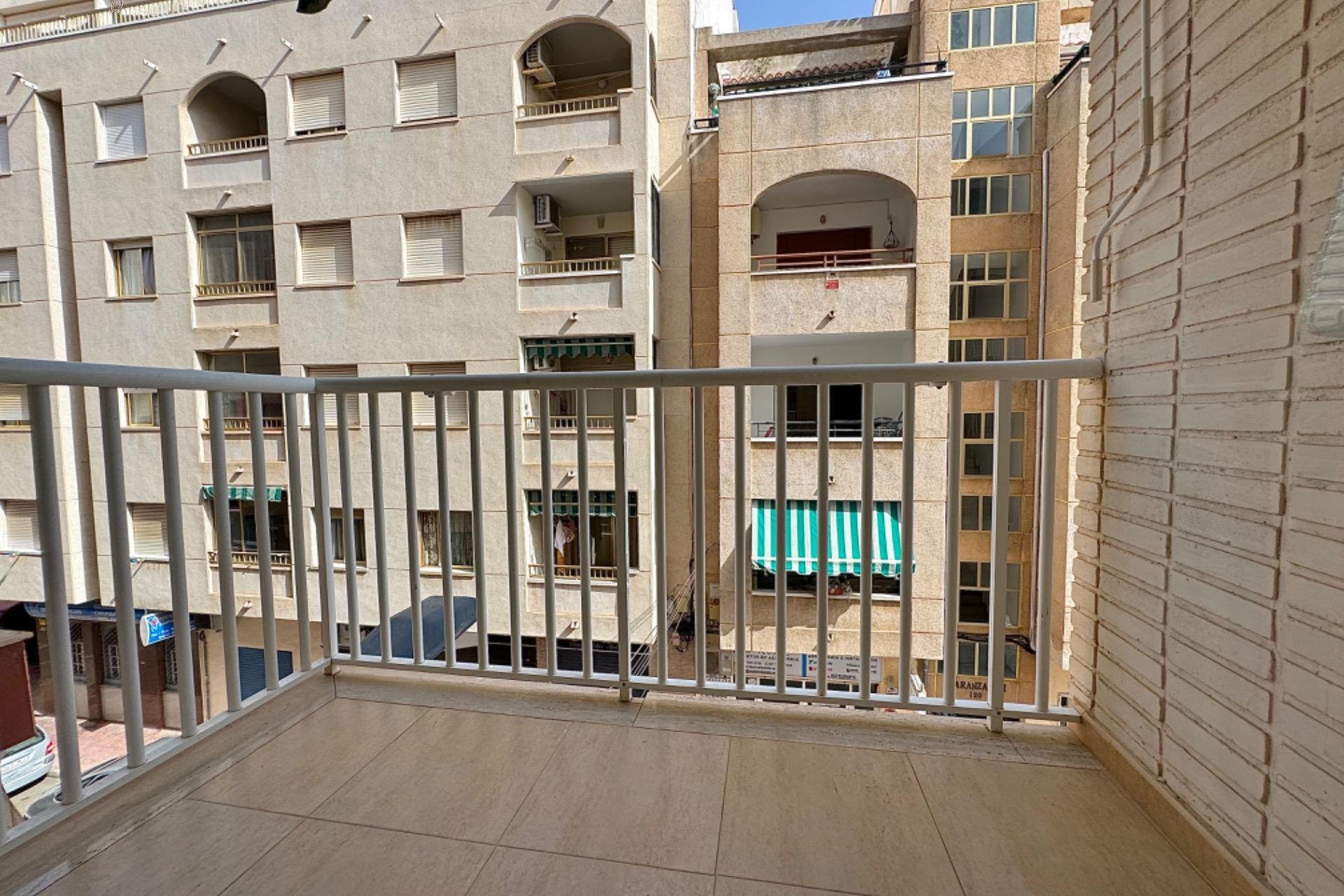 Resale - Apartment - Torrevieja - Playa del cura