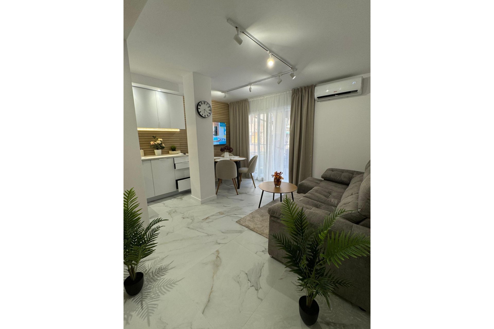 Resale - Apartment - Torrevieja - Playa del cura