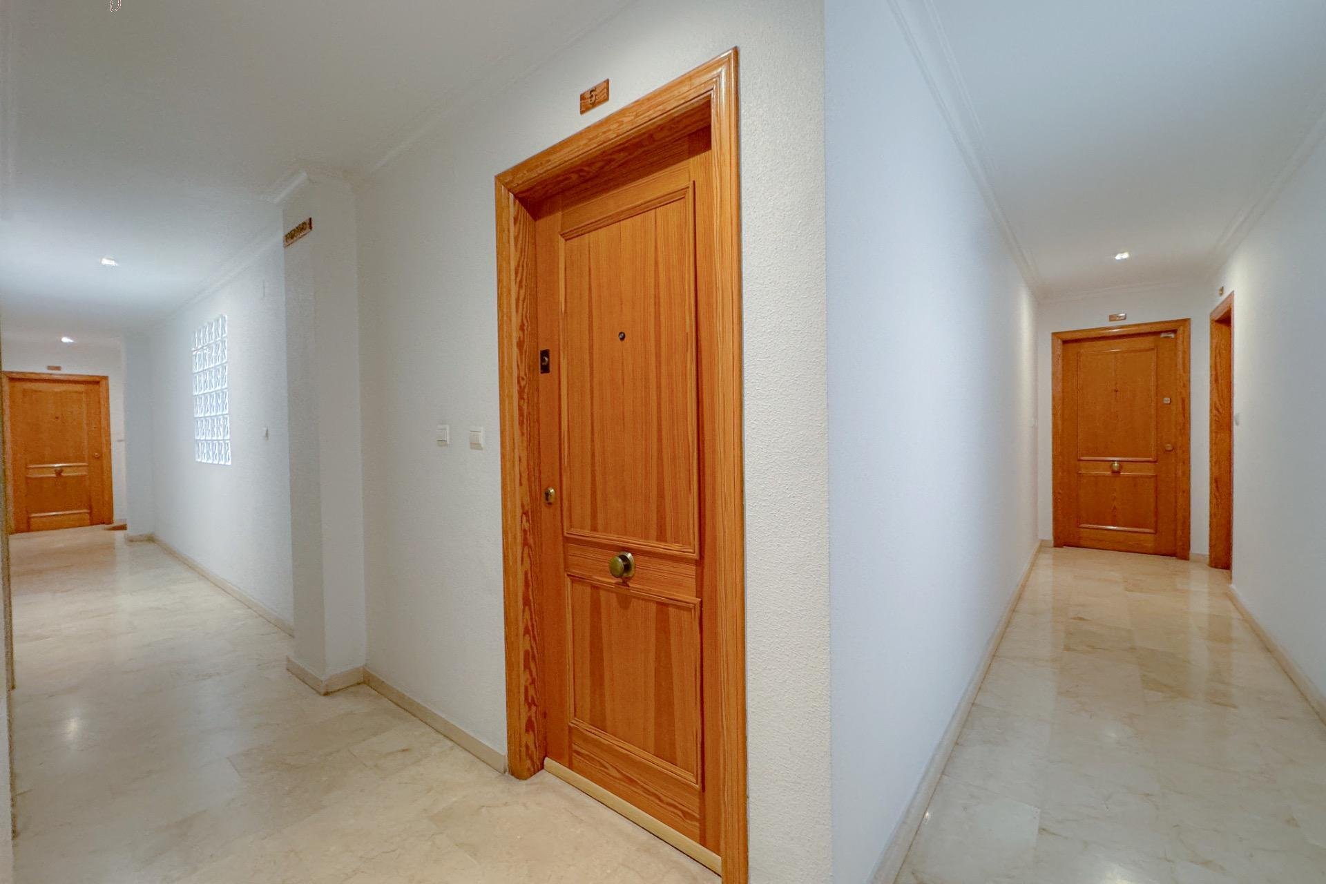 Resale - Apartment - Torrevieja - Playa del cura