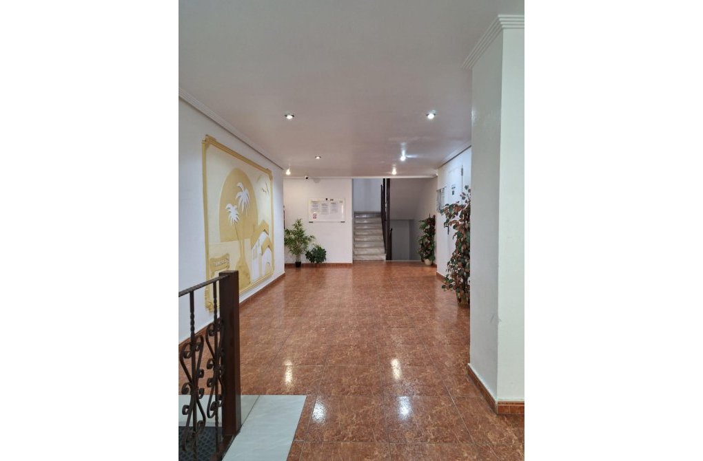 Resale - Apartment - Torrevieja - Playa del cura