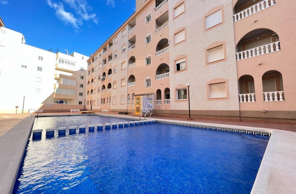 Resale - Apartment - Torrevieja - Playa del cura