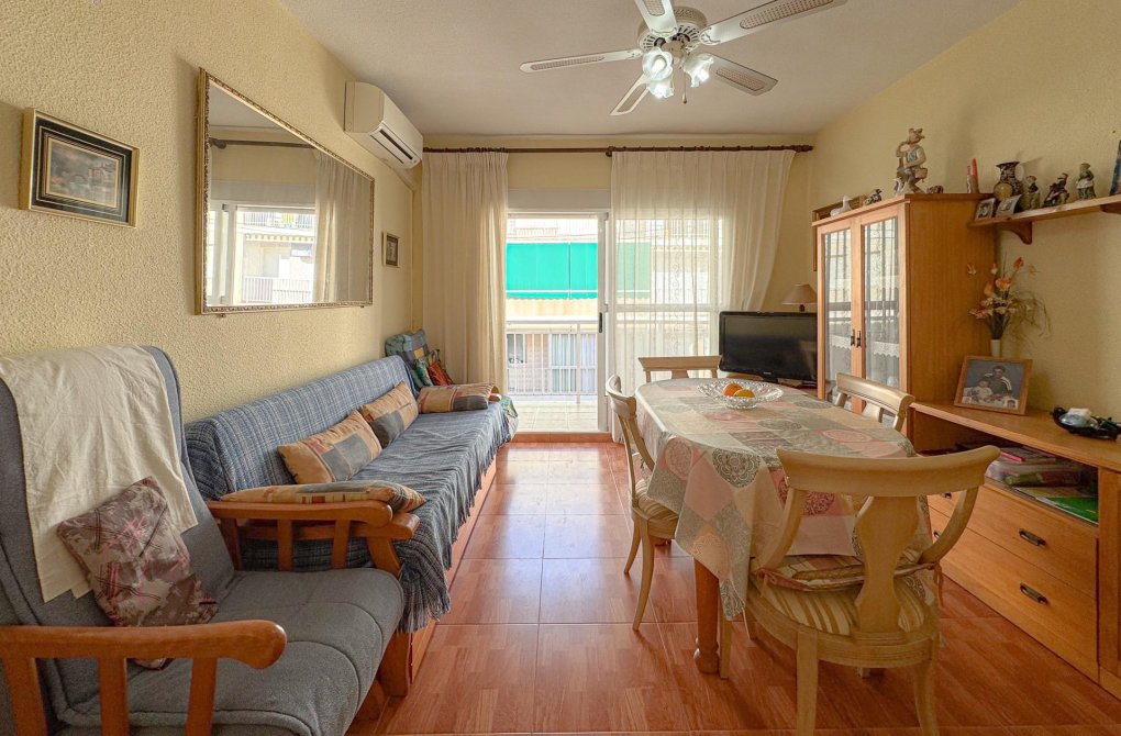 Resale - Apartment - Torrevieja - Playa del cura