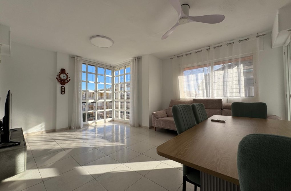 Resale - Apartment - Torrevieja - Playa del cura