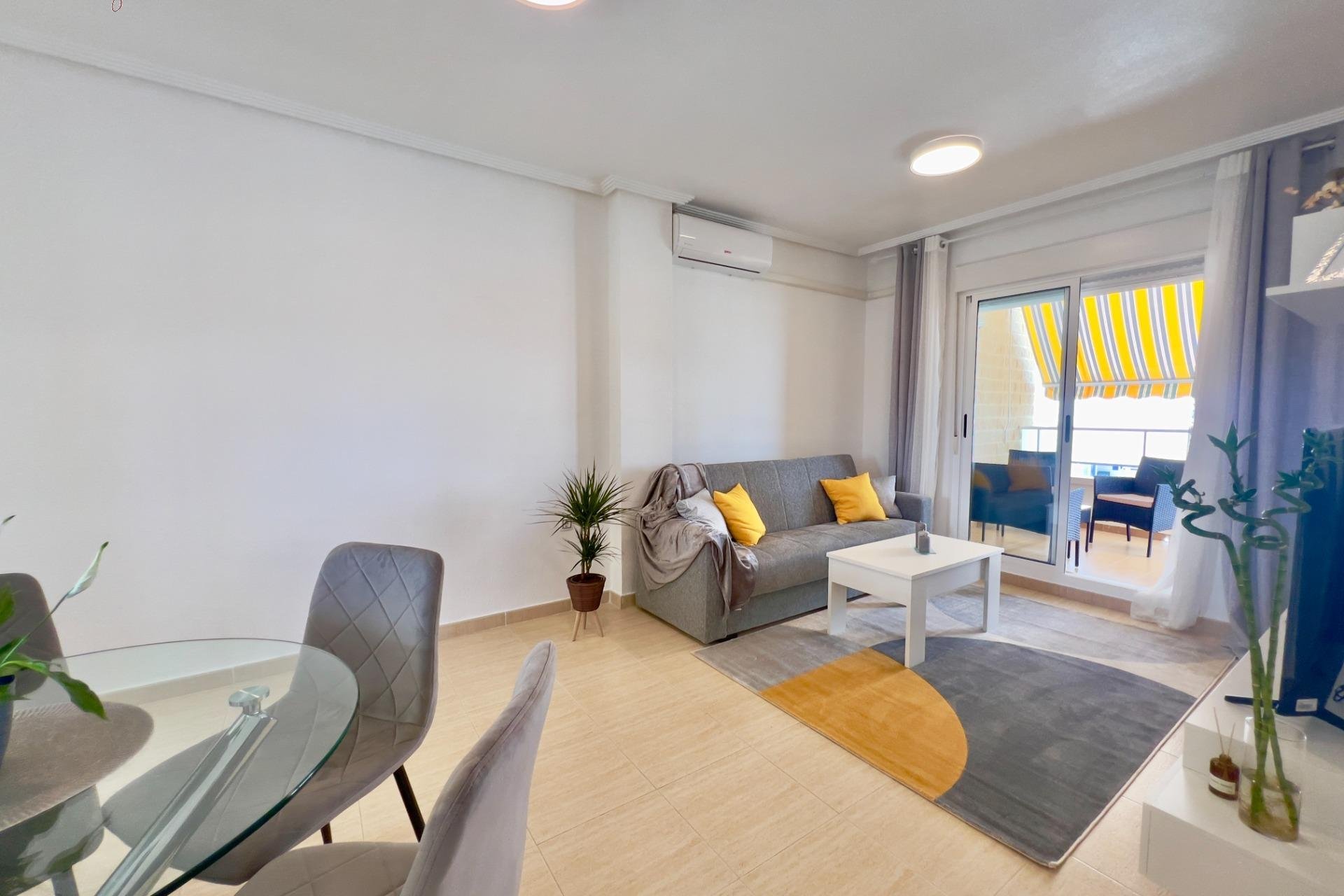 Resale - Apartment - Torrevieja - Sector 25