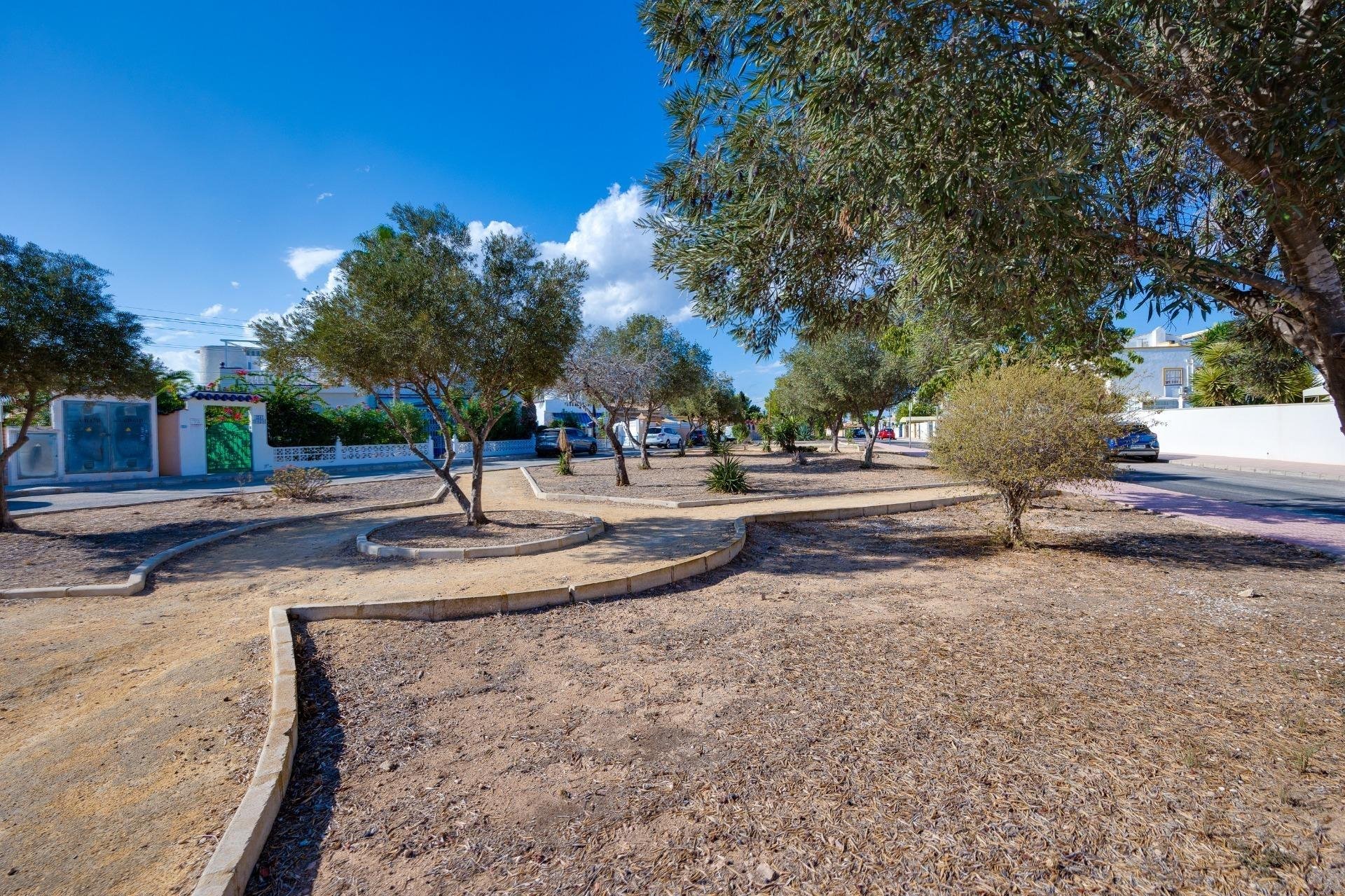 Resale - Bungalow - Orihuela Costa - Los Almendros-La Florida