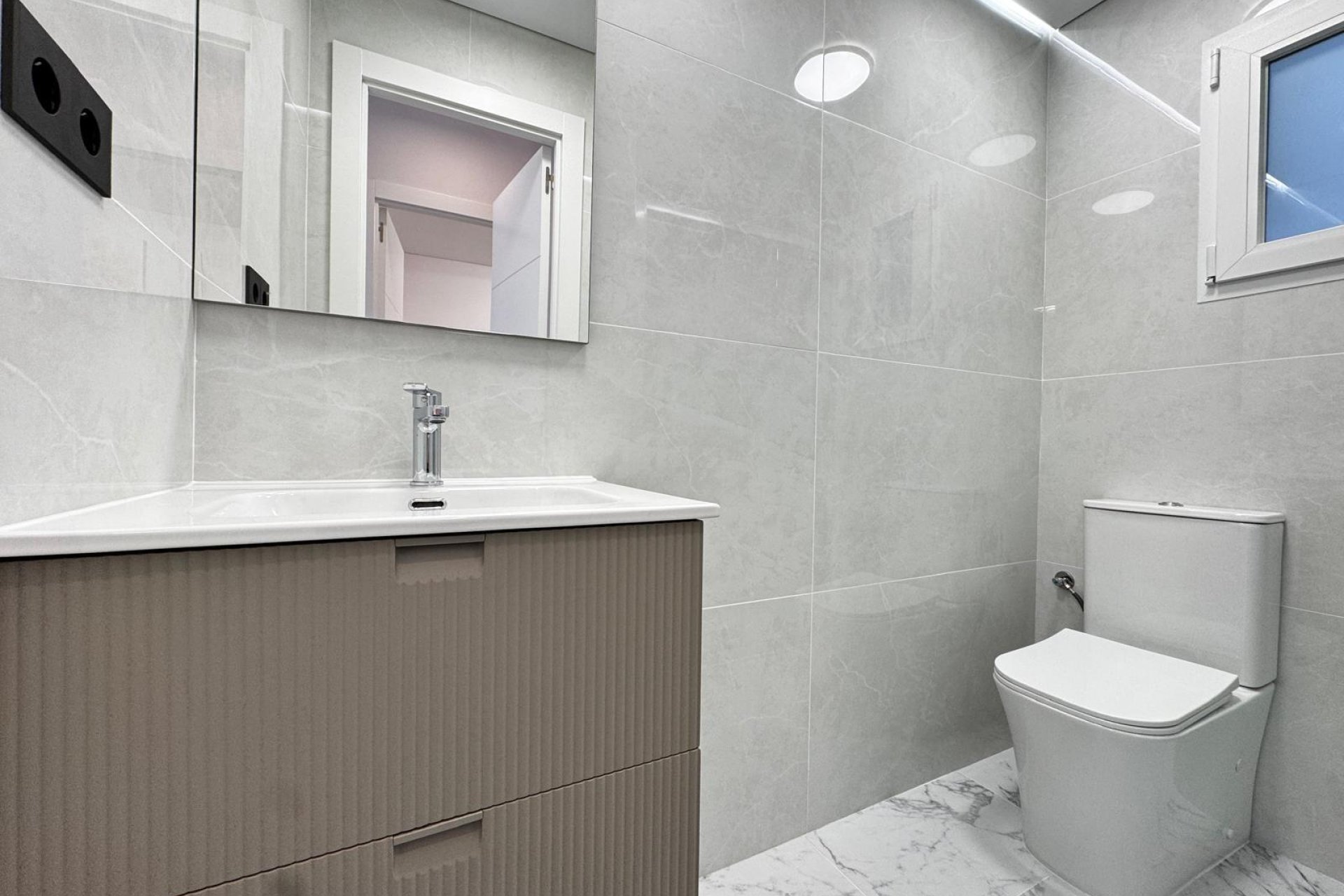 Resale - Bungalow - Torrevieja - La Siesta - El Salado - Torreta