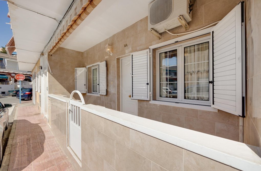 Resale - Bungalow - Torrevieja - Playa de La Acequion