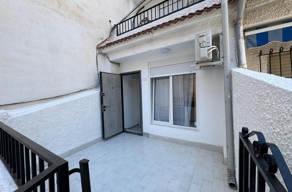 Resale - Bungalow - Torrevieja - Playa de los locos