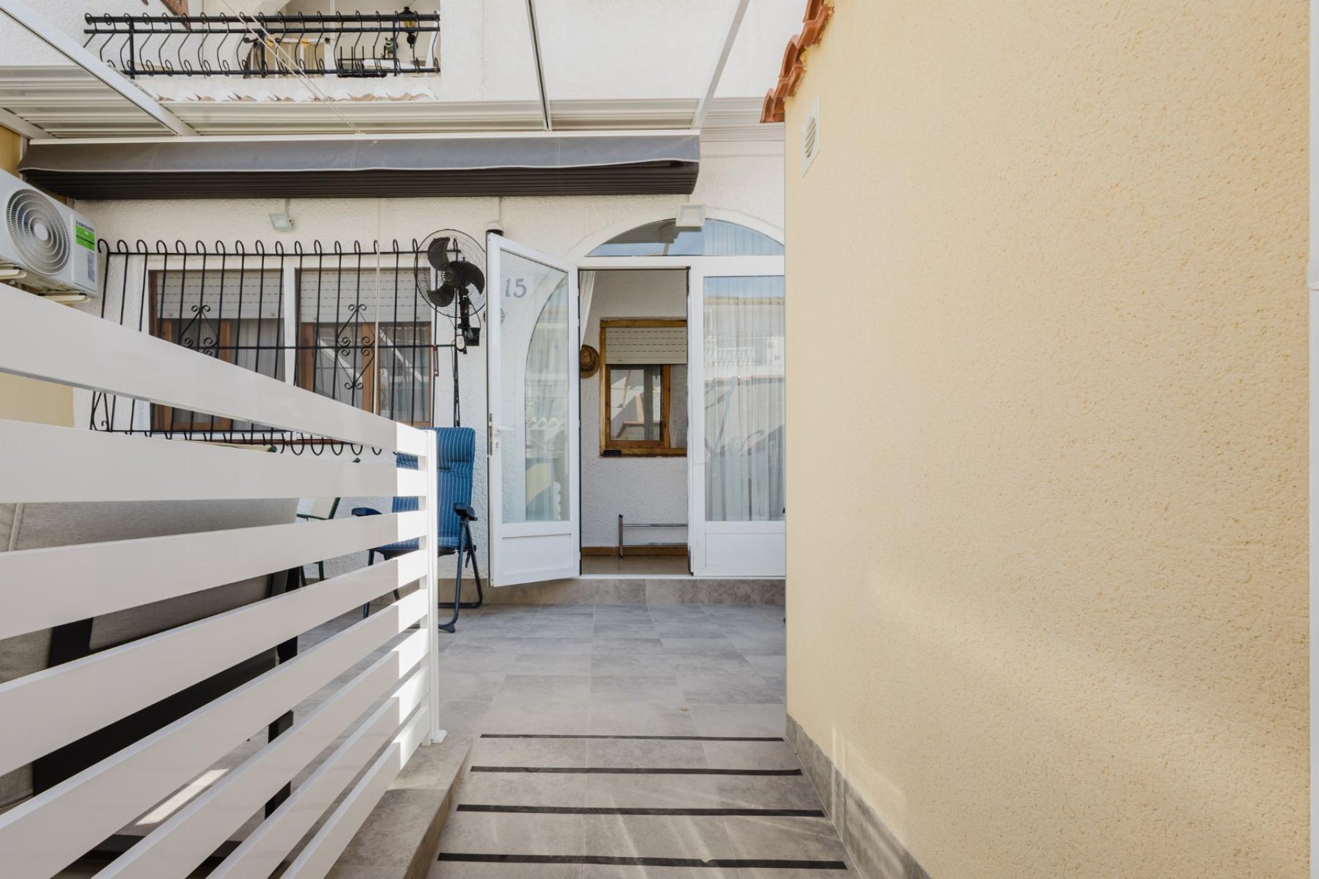 Resale - Bungalow - Torrevieja - Playa de los Naufragos