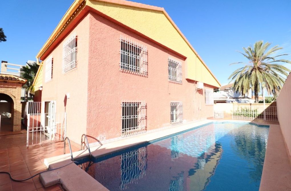 Resale - Chalet - Cabo Roig - MUY CERCA DE LA PLAYA