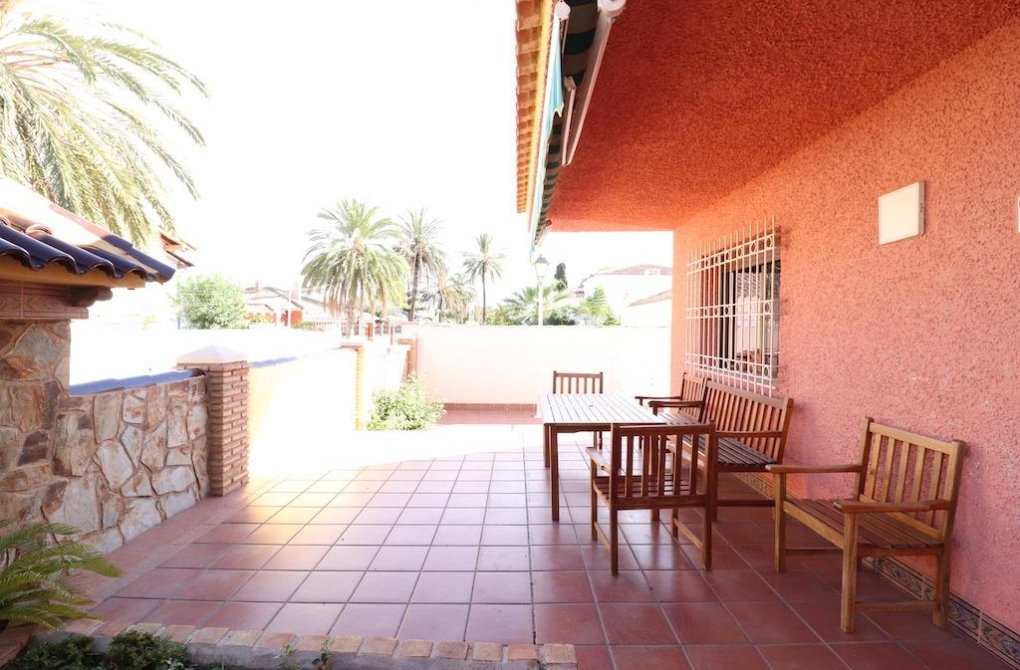 Resale - Chalet - Cabo Roig - MUY CERCA DE LA PLAYA